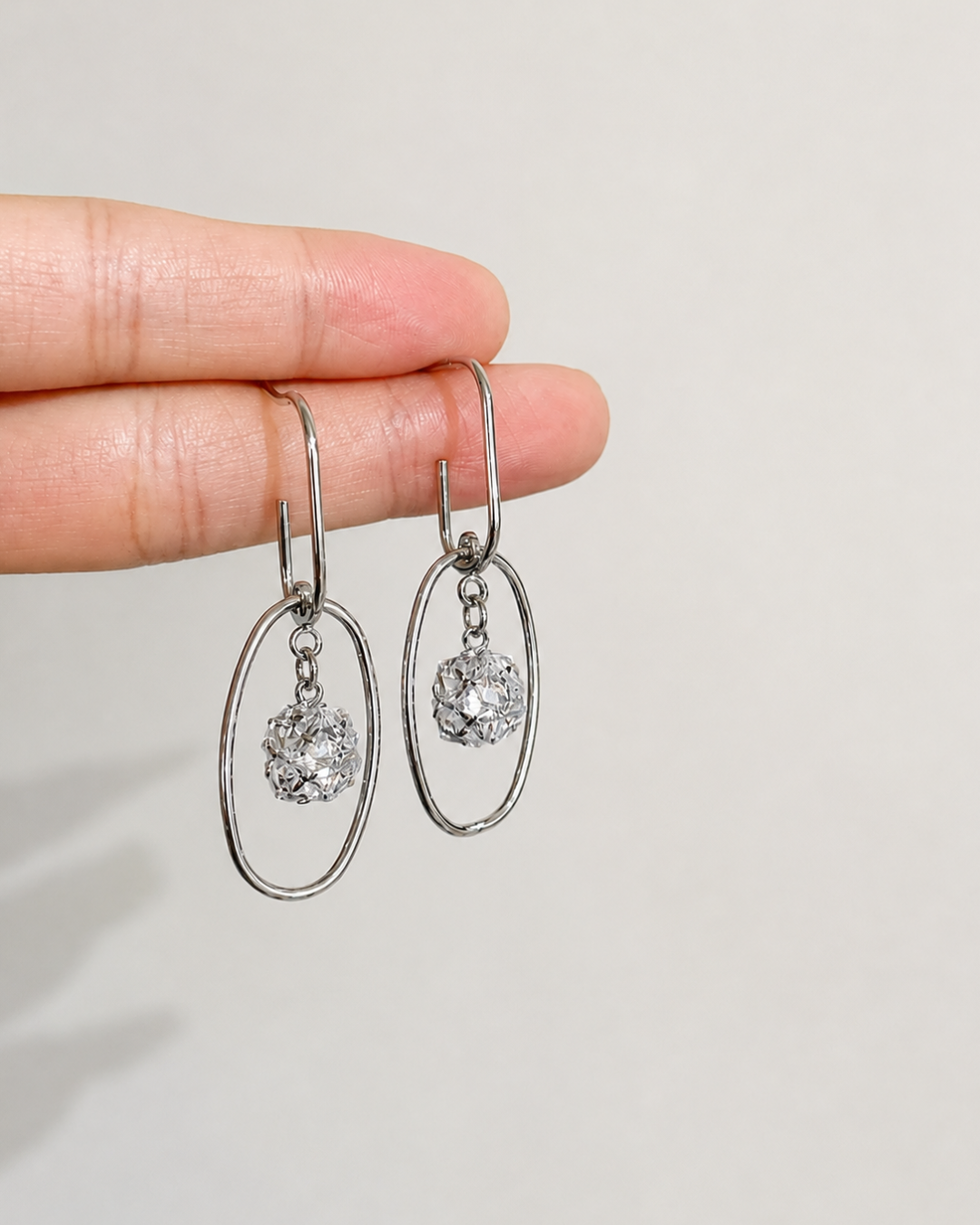 オーバルジュエルピアス